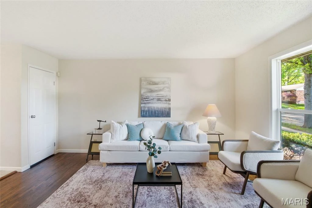 2330 Rockymont Drive, St. Louis, MO for sale