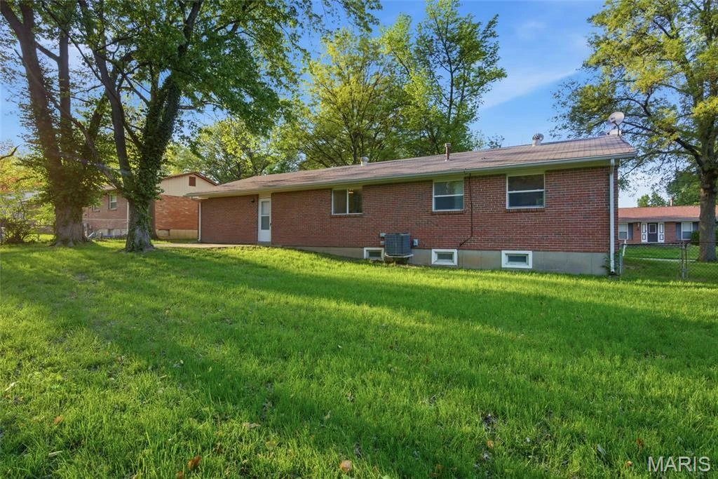 2330 Rockymont Drive, St. Louis, MO for sale