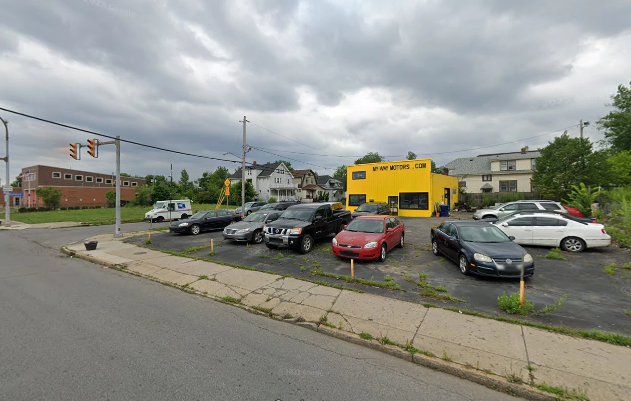 3260 Bailey Ave - Back on the Market - 1,050+/- SF 2 Bay Auto Garage