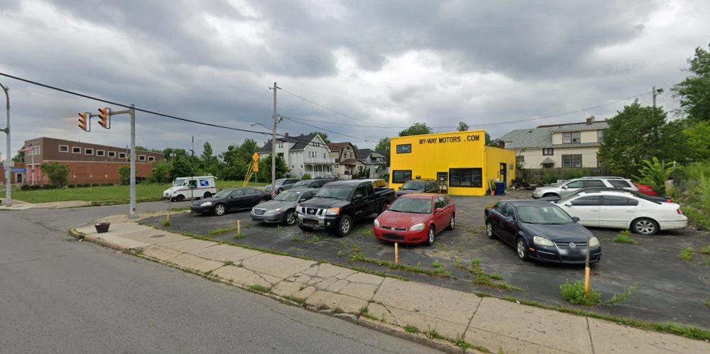 3260 Bailey Ave - Back on the Market - 1,050+/- SF 2 Bay Auto Garage