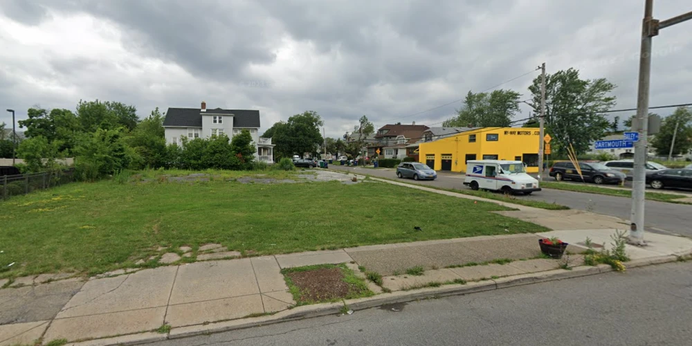 3260 Bailey Ave - Back on the Market - 1,050+/- SF 2 Bay Auto Garage