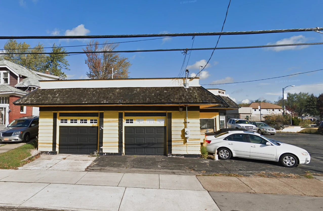3260 Bailey Ave - Back on the Market - 1,050+/- SF 2 Bay Auto Garage