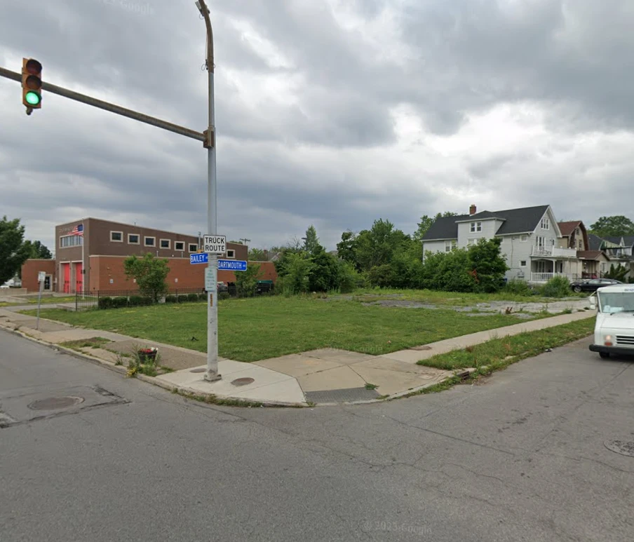 3260 Bailey Ave - Back on the Market - 1,050+/- SF 2 Bay Auto Garage