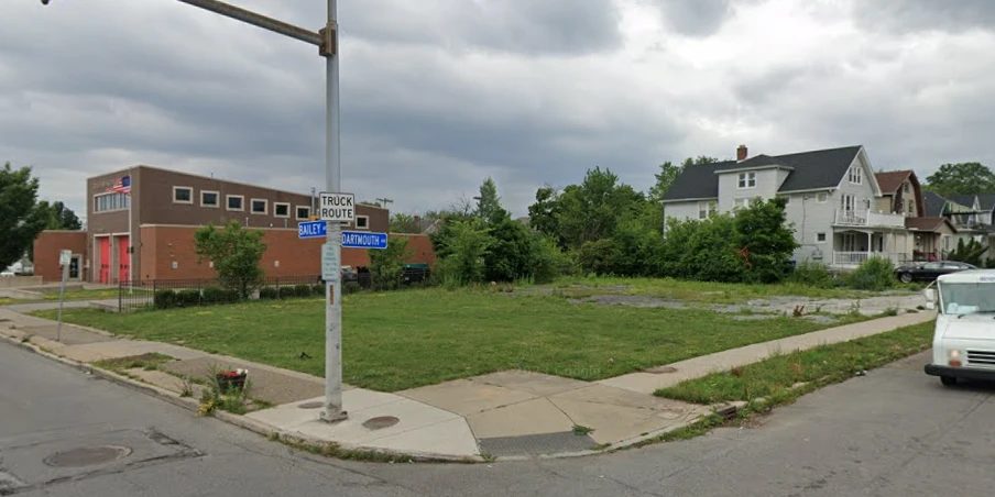 3260 Bailey Ave - Back on the Market - 1,050+/- SF 2 Bay Auto Garage