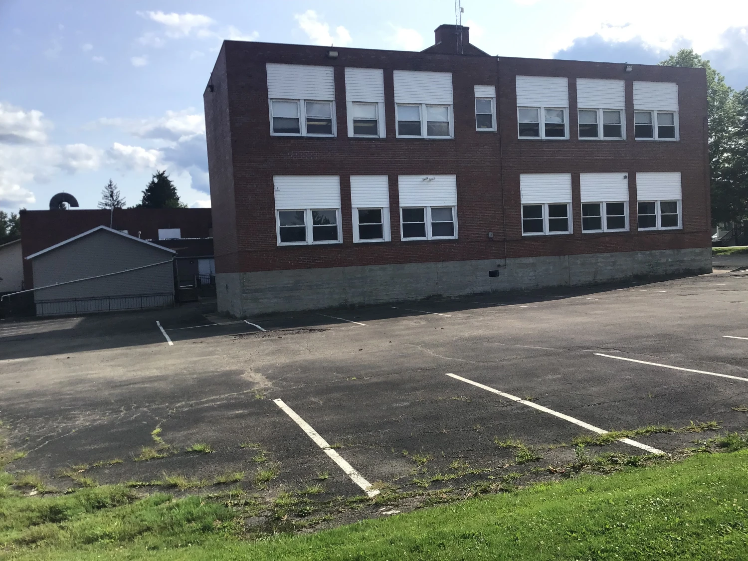 945 South Ave  Former School on 6.13+/- Acres