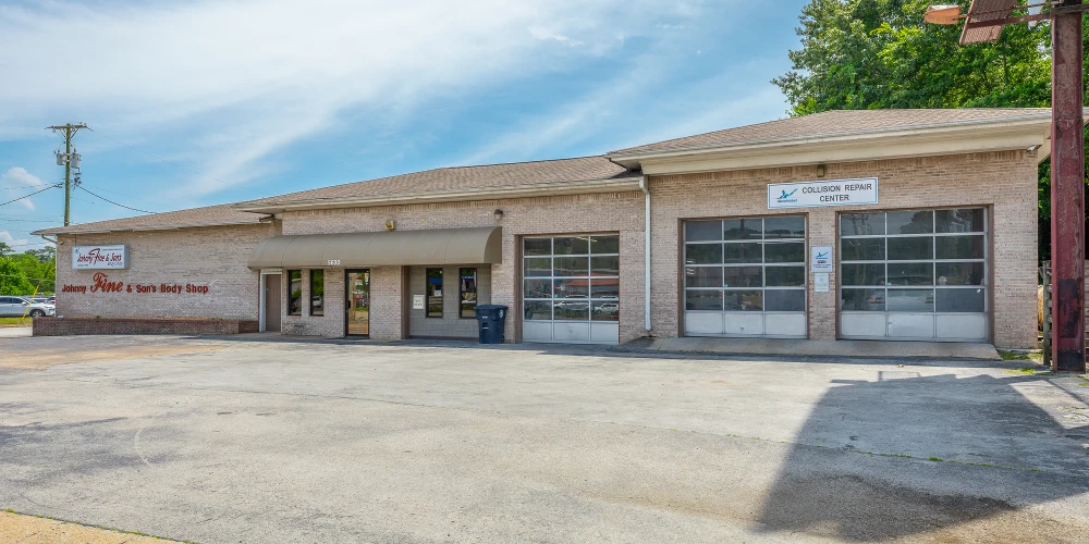 Auto Body Shop with 15 Service Stations on Ringgold Rd