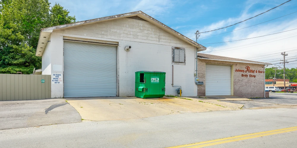 Auto Body Shop with 15 Service Stations on Ringgold Rd