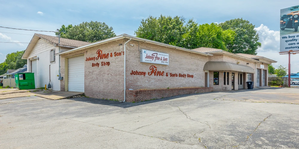 Auto Body Shop with 15 Service Stations on Ringgold Rd