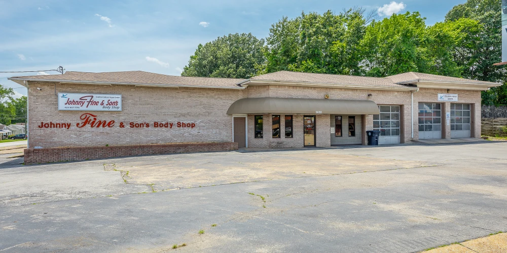 Auto Body Shop with 15 Service Stations on Ringgold Rd