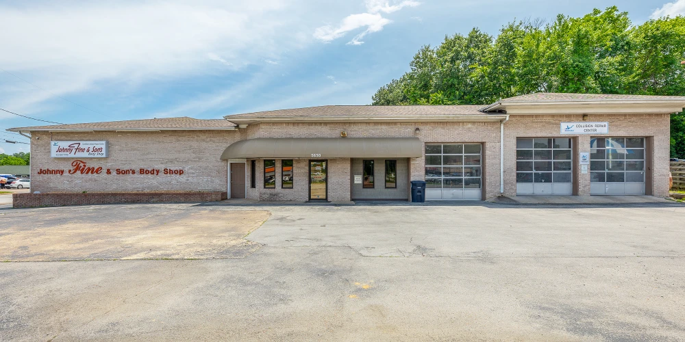 Auto Body Shop with 15 Service Stations on Ringgold Rd