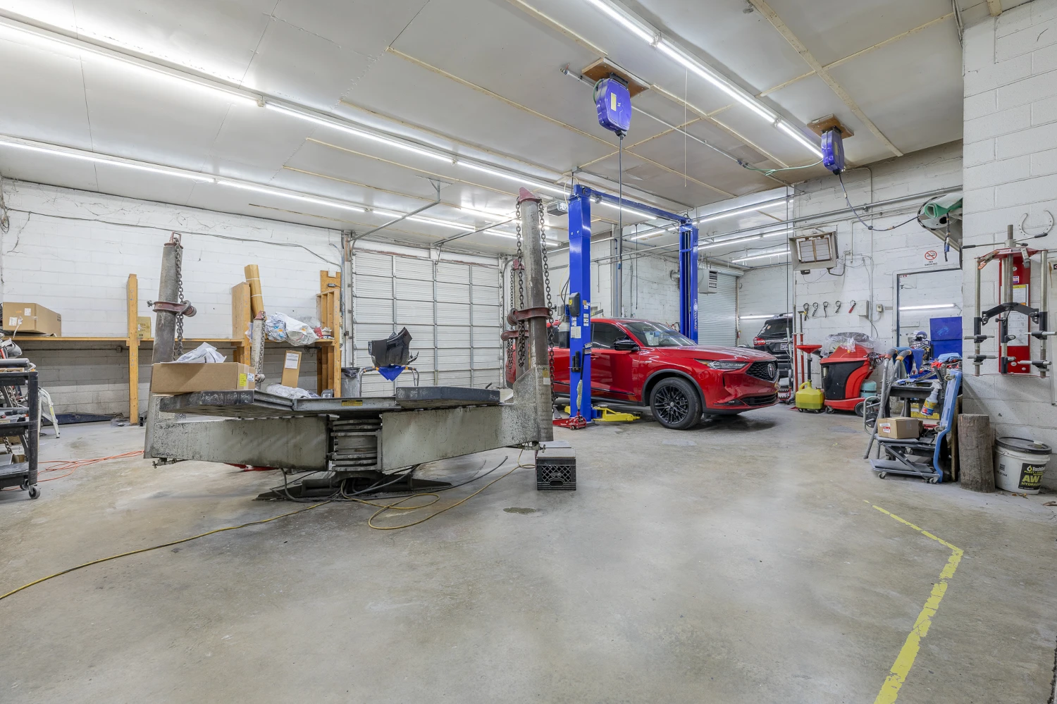Auto Body Shop with 15 Service Stations on Ringgold Rd
