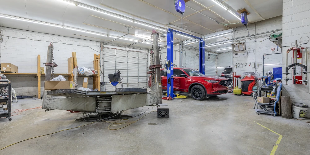 Auto Body Shop with 15 Service Stations on Ringgold Rd