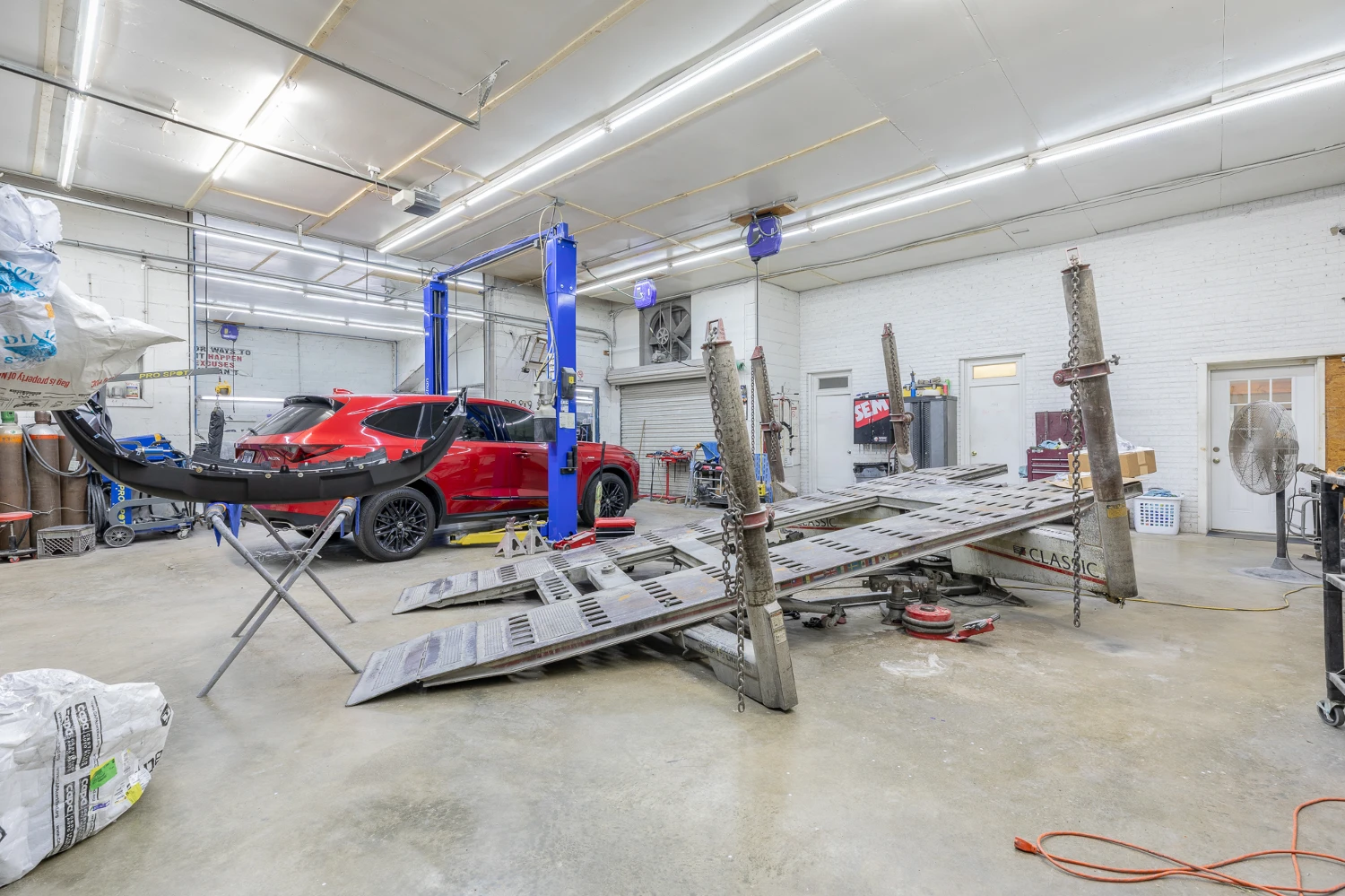 Auto Body Shop with 15 Service Stations on Ringgold Rd