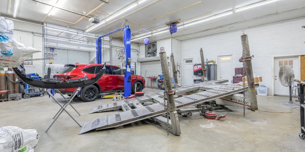 Auto Body Shop with 15 Service Stations on Ringgold Rd