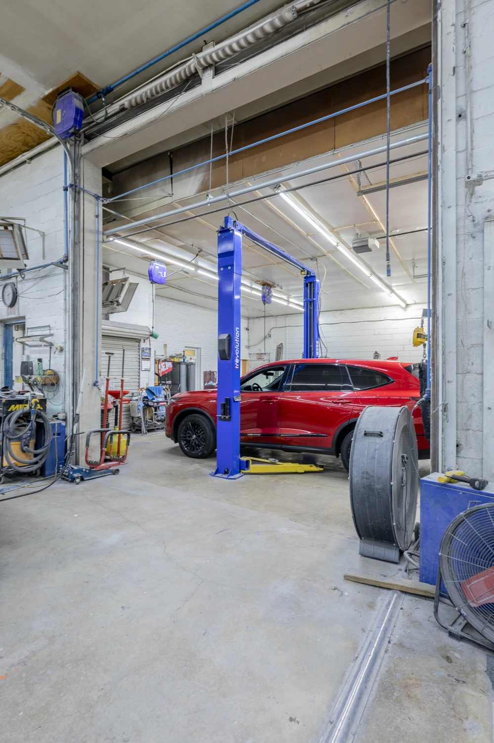 Auto Body Shop with 15 Service Stations on Ringgold Rd