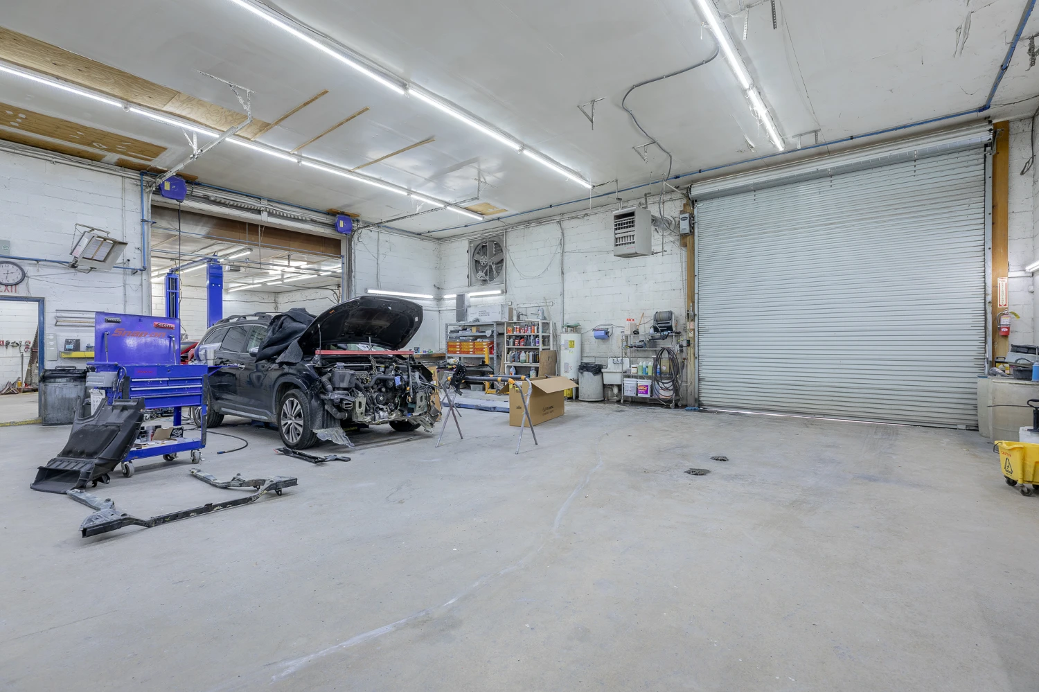 Auto Body Shop with 15 Service Stations on Ringgold Rd