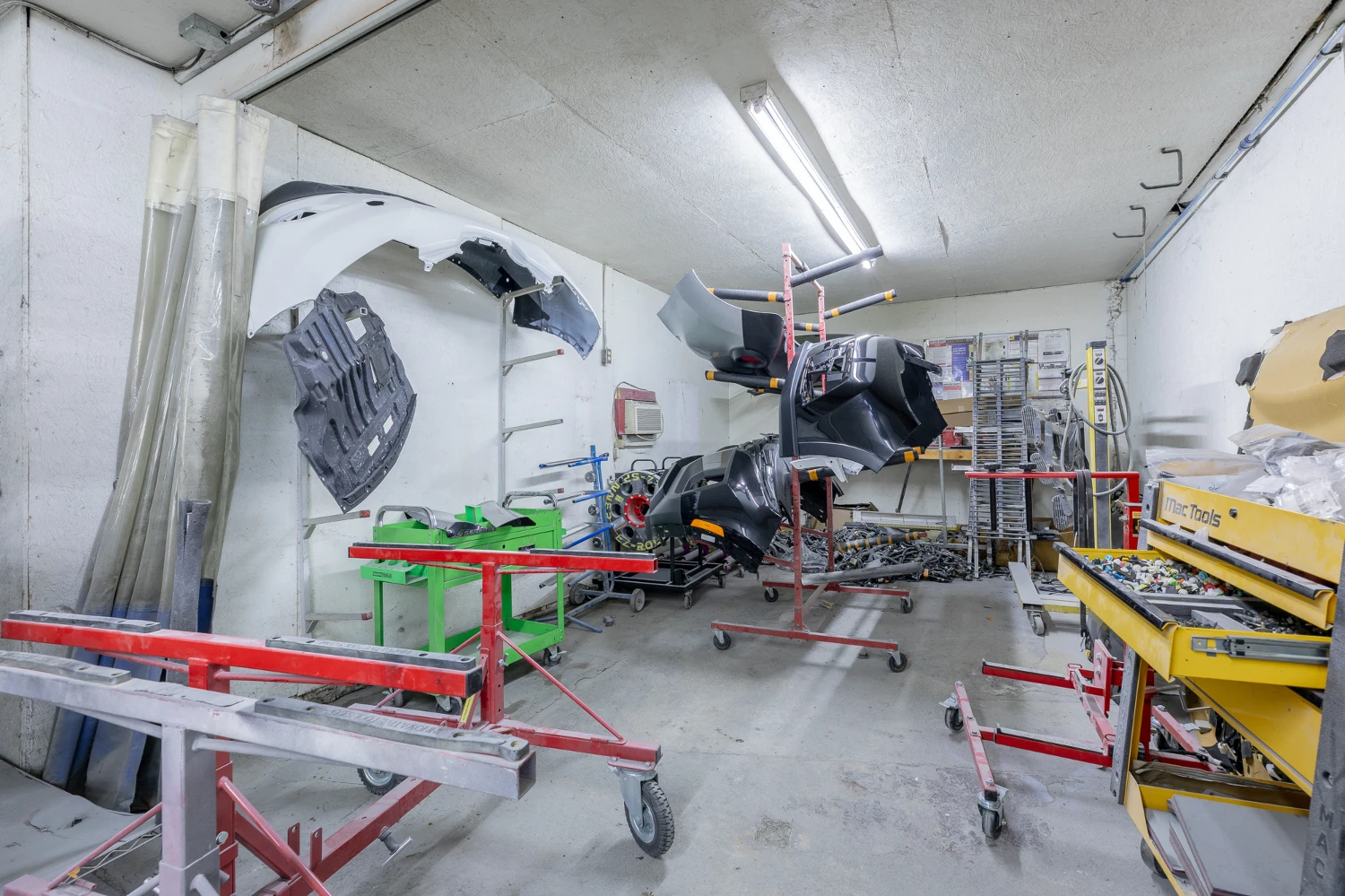 Auto Body Shop with 15 Service Stations on Ringgold Rd