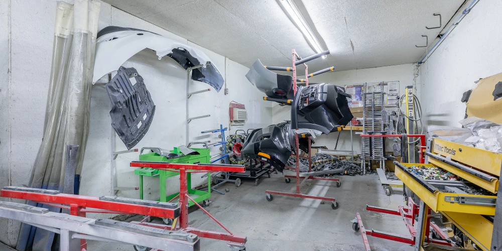 Auto Body Shop with 15 Service Stations on Ringgold Rd