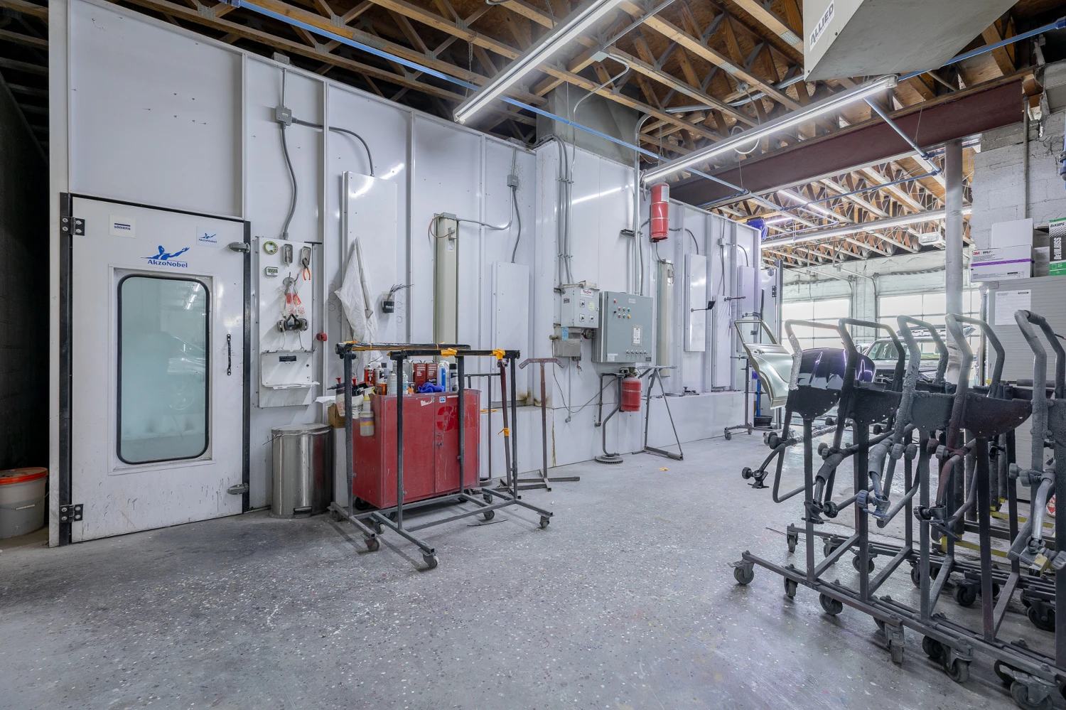 Auto Body Shop with 15 Service Stations on Ringgold Rd