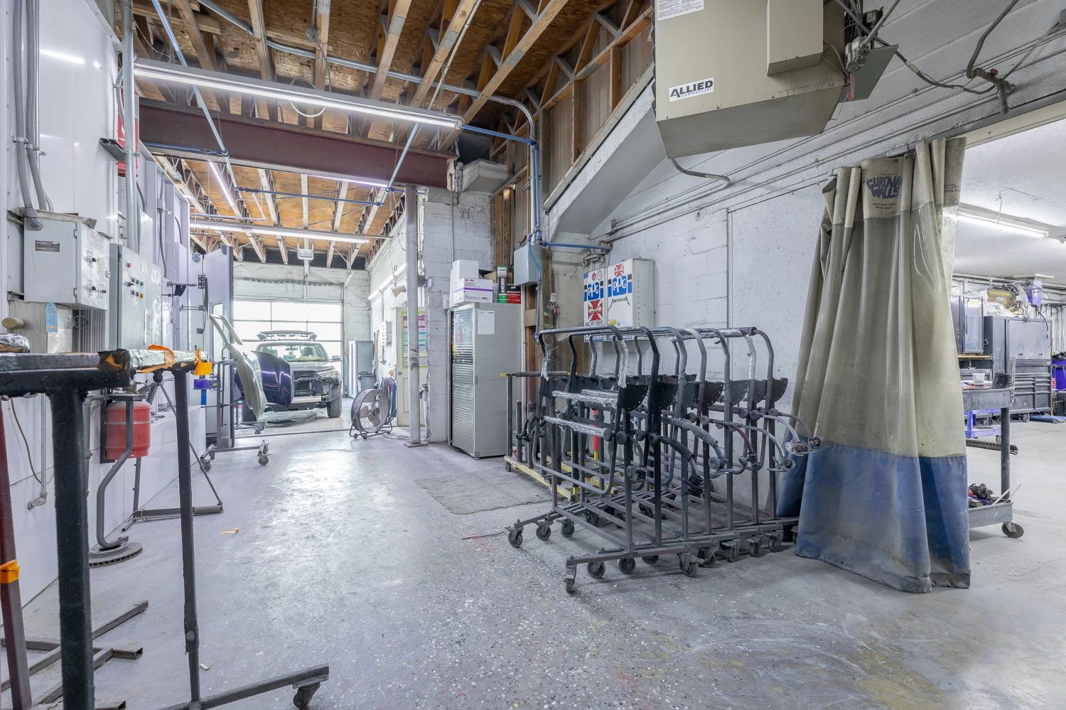 Auto Body Shop with 15 Service Stations on Ringgold Rd