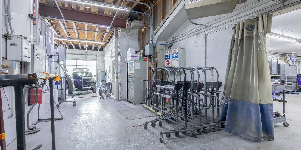 Auto Body Shop with 15 Service Stations on Ringgold Rd