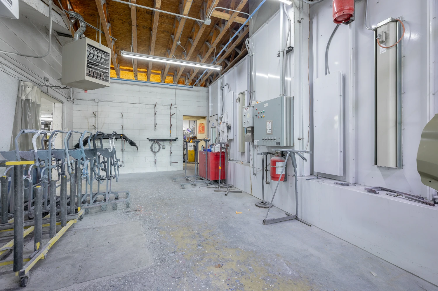 Auto Body Shop with 15 Service Stations on Ringgold Rd