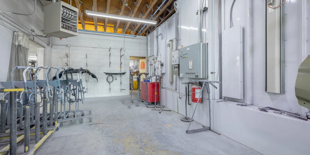Auto Body Shop with 15 Service Stations on Ringgold Rd
