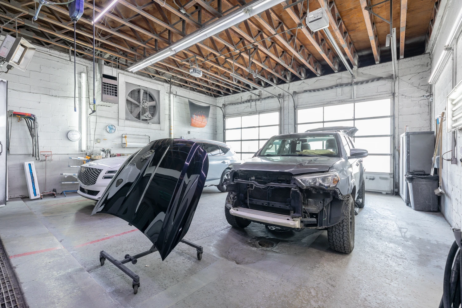 Auto Body Shop with 15 Service Stations on Ringgold Rd