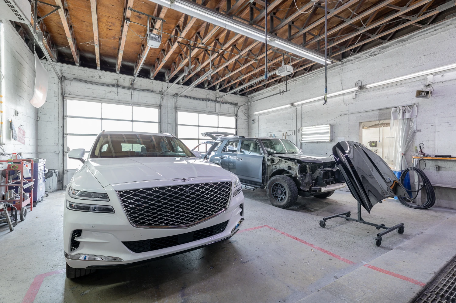 Auto Body Shop with 15 Service Stations on Ringgold Rd