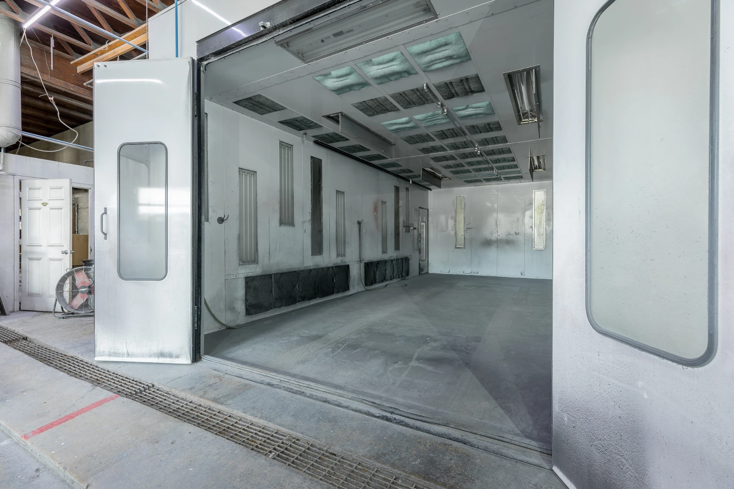Auto Body Shop with 15 Service Stations on Ringgold Rd