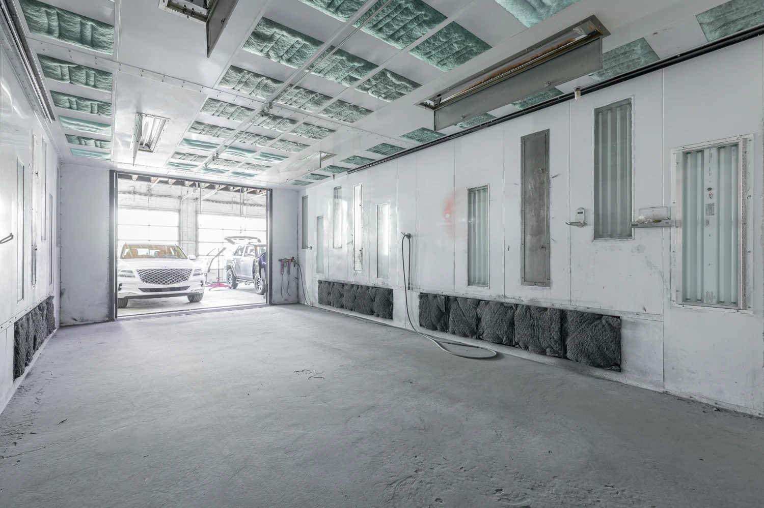 Auto Body Shop with 15 Service Stations on Ringgold Rd