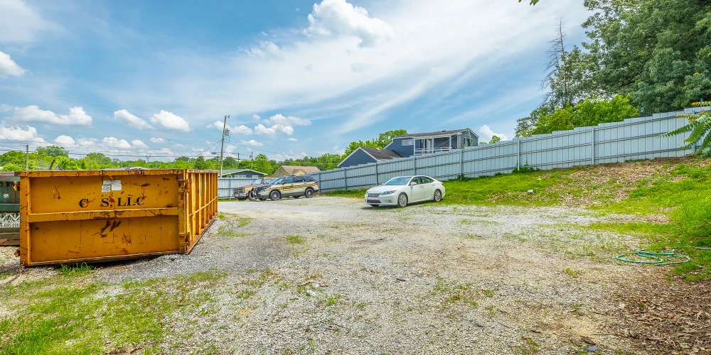 Auto Body Shop with 15 Service Stations on Ringgold Rd