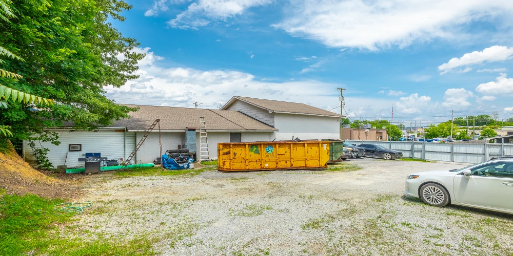 Auto Body Shop with 15 Service Stations on Ringgold Rd