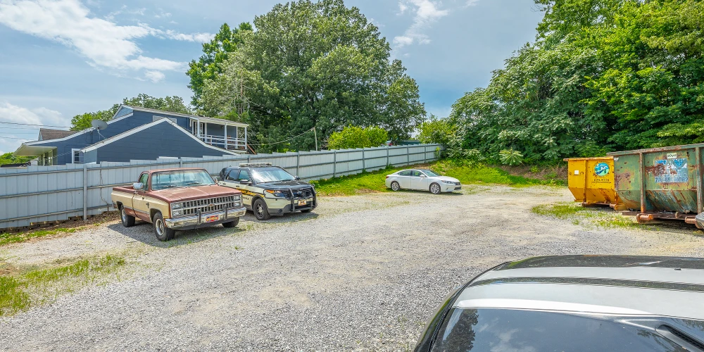Auto Body Shop with 15 Service Stations on Ringgold Rd