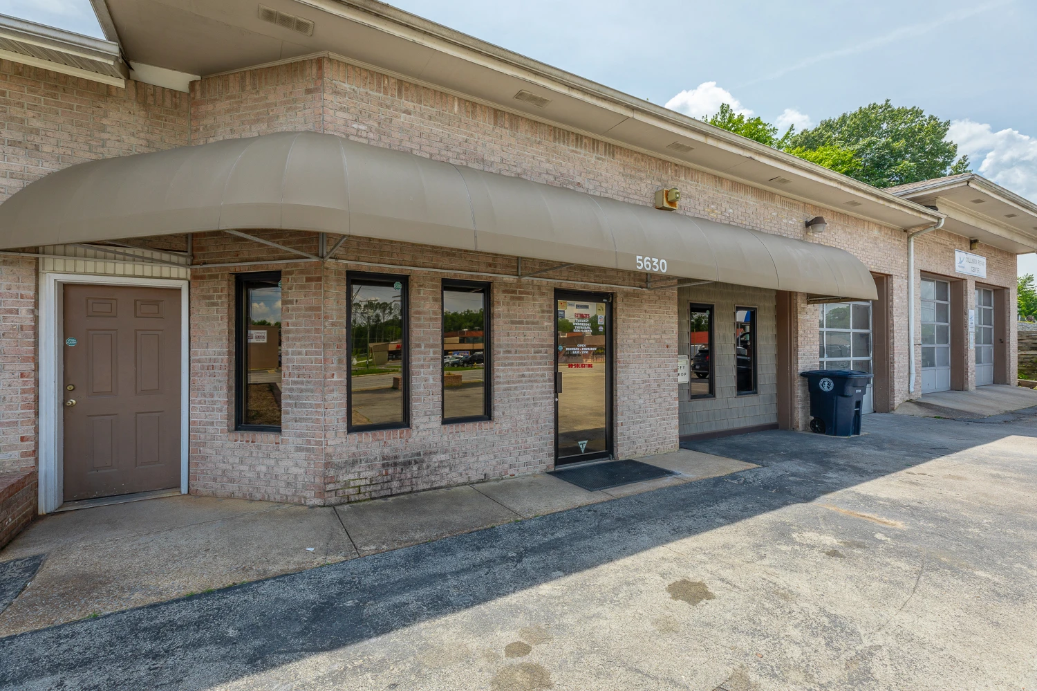 Auto Body Shop with 15 Service Stations on Ringgold Rd