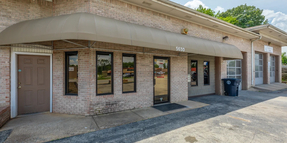 Auto Body Shop with 15 Service Stations on Ringgold Rd