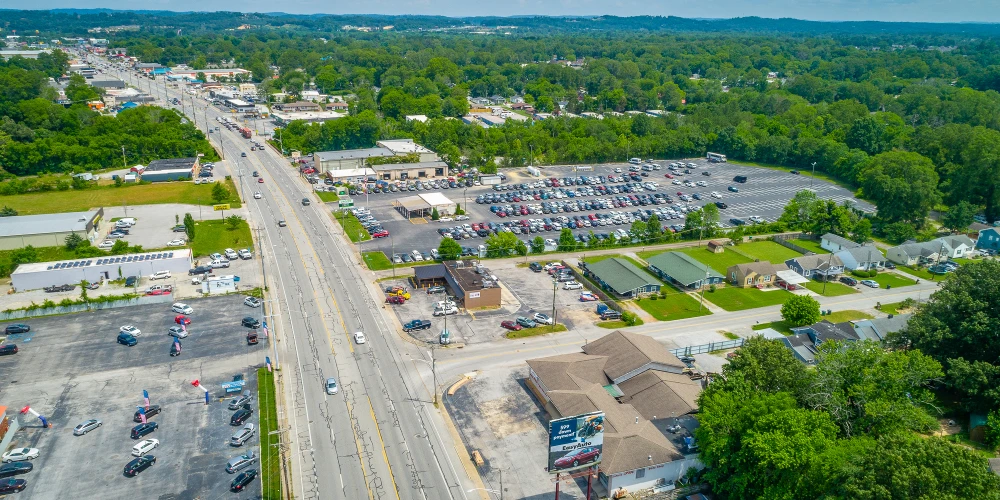 Auto Body Shop with 15 Service Stations on Ringgold Rd