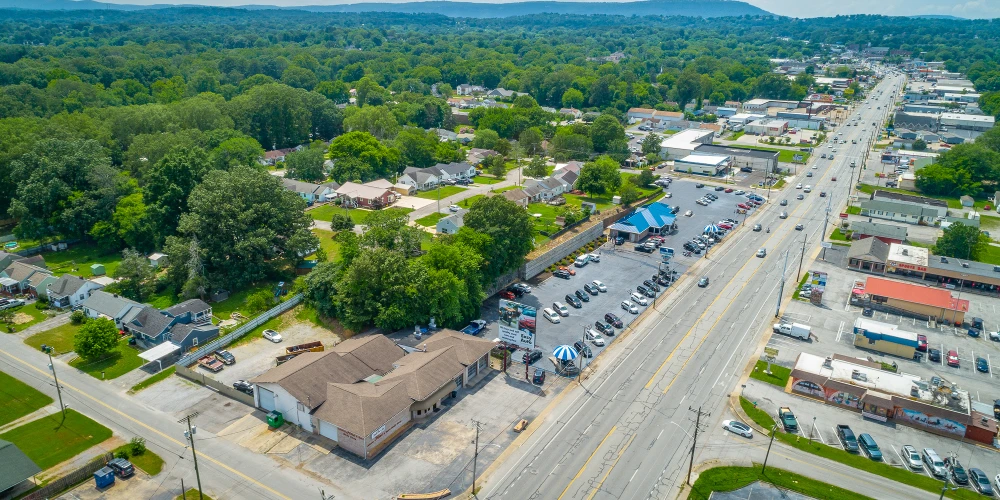 Auto Body Shop with 15 Service Stations on Ringgold Rd