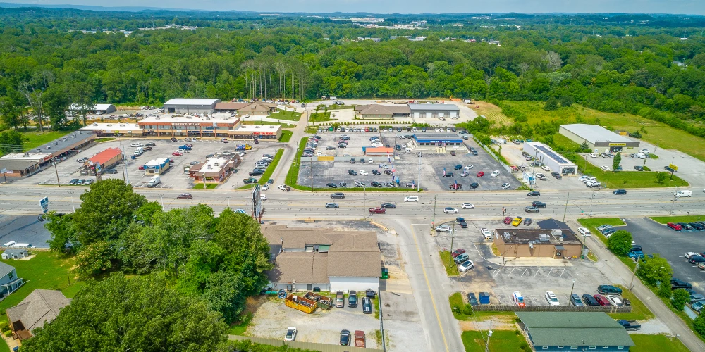 Auto Body Shop with 15 Service Stations on Ringgold Rd