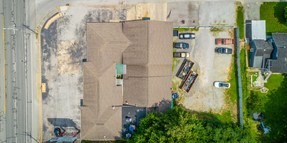 Auto Body Shop with 15 Service Stations on Ringgold Rd