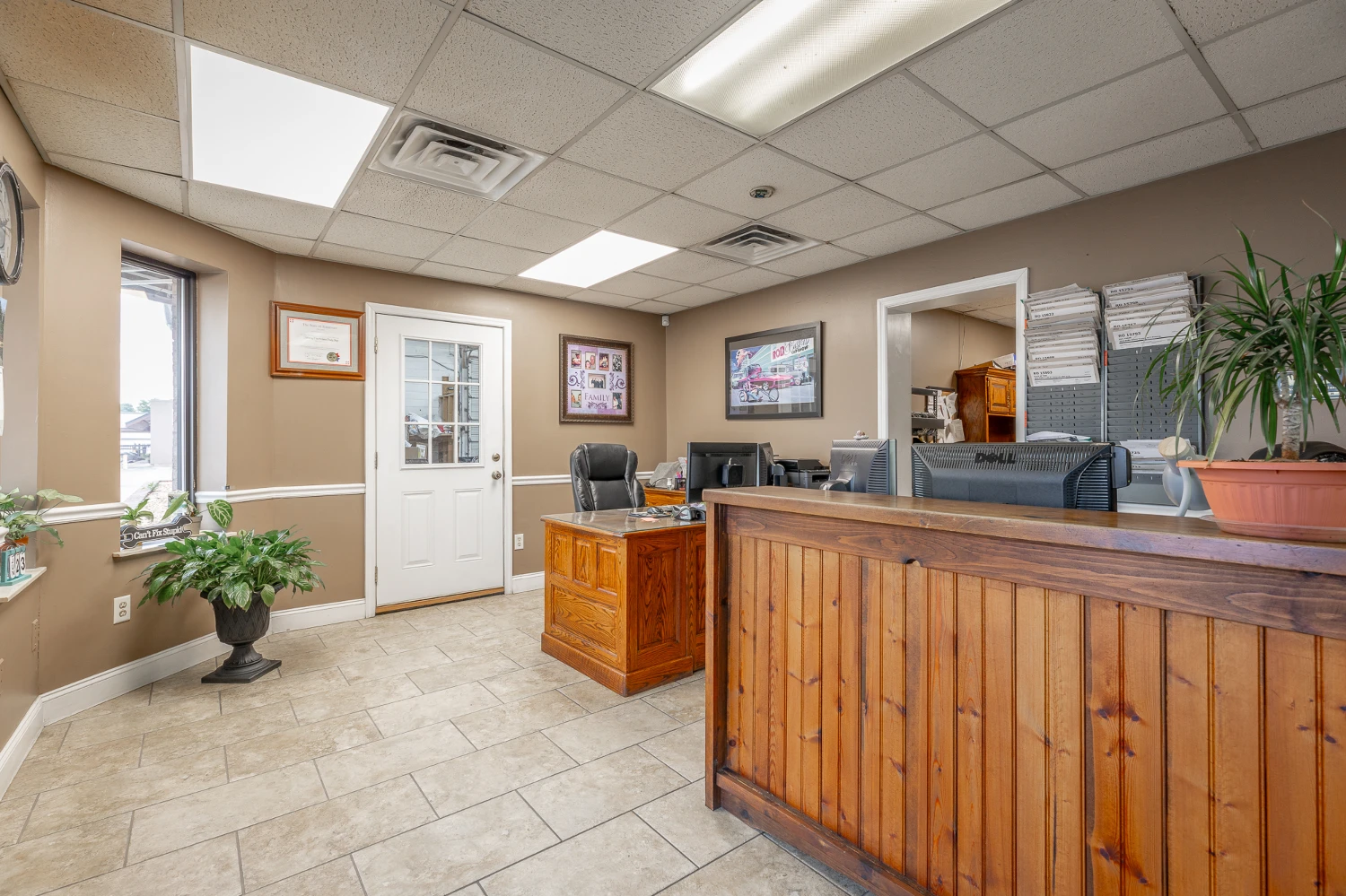 Auto Body Shop with 15 Service Stations on Ringgold Rd