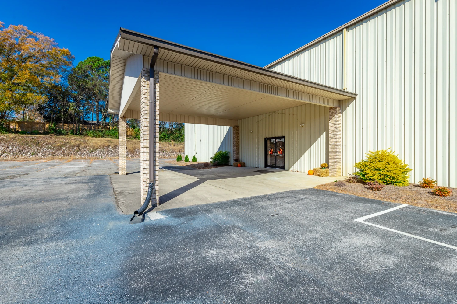 Move-In Ready 9,606 SF Church on 3.8 Acres by Hwy 58 and Hwy 153