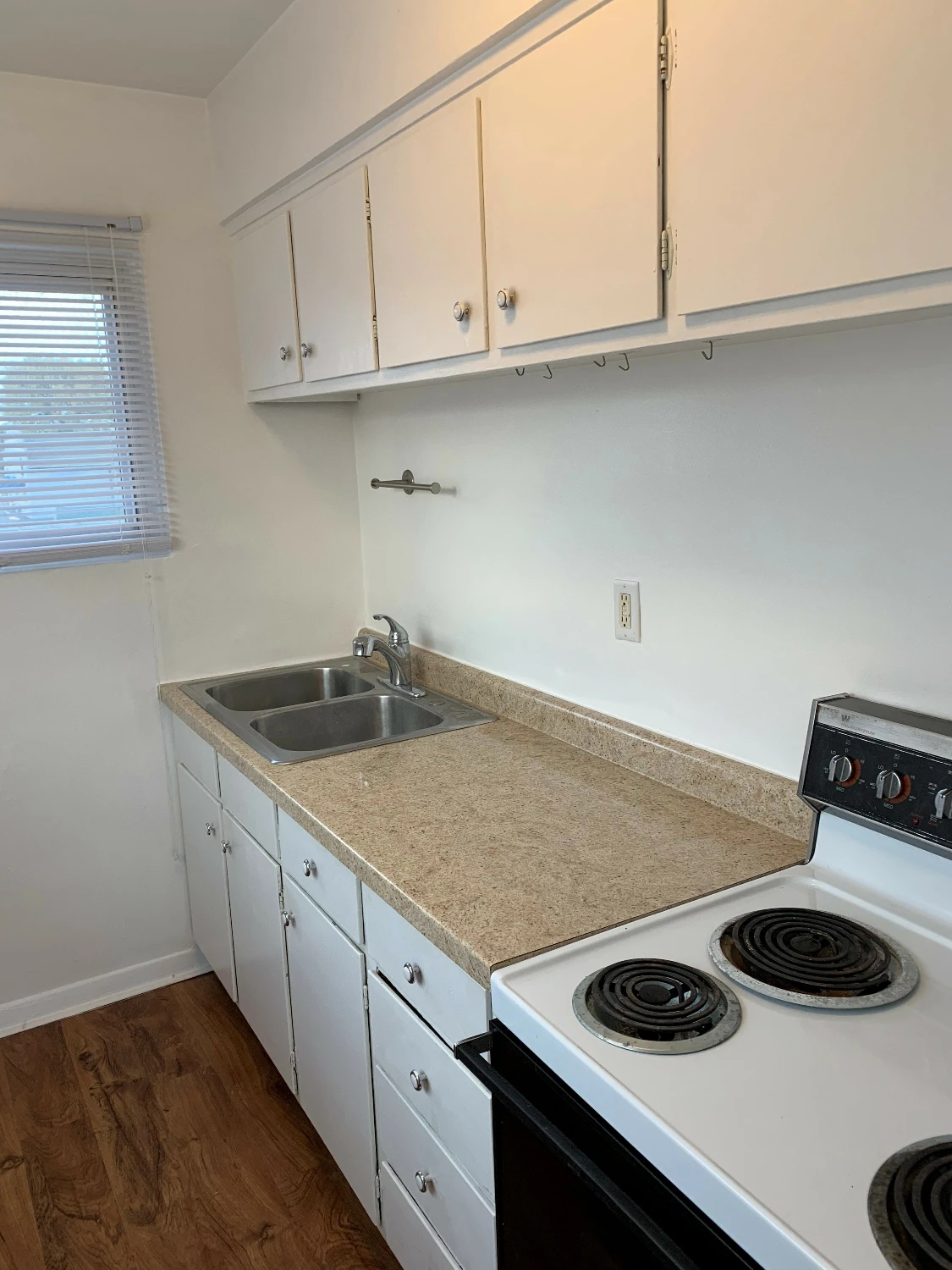 1039-1043 Sheridan Rd & 1800 11th St, Winthrop Harbor, IL for sale