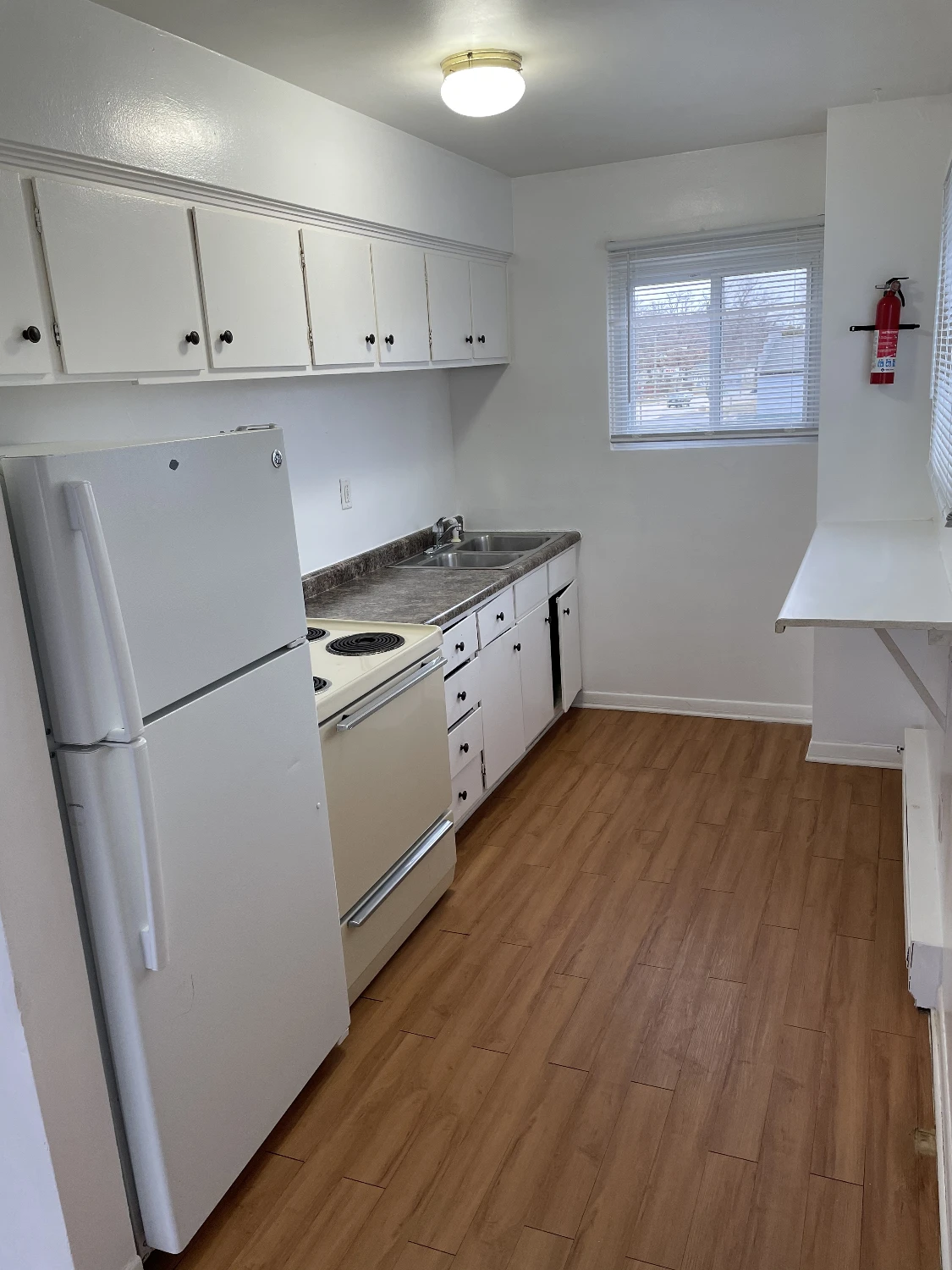 1039-1043 Sheridan Rd & 1800 11th St, Winthrop Harbor, IL for sale
