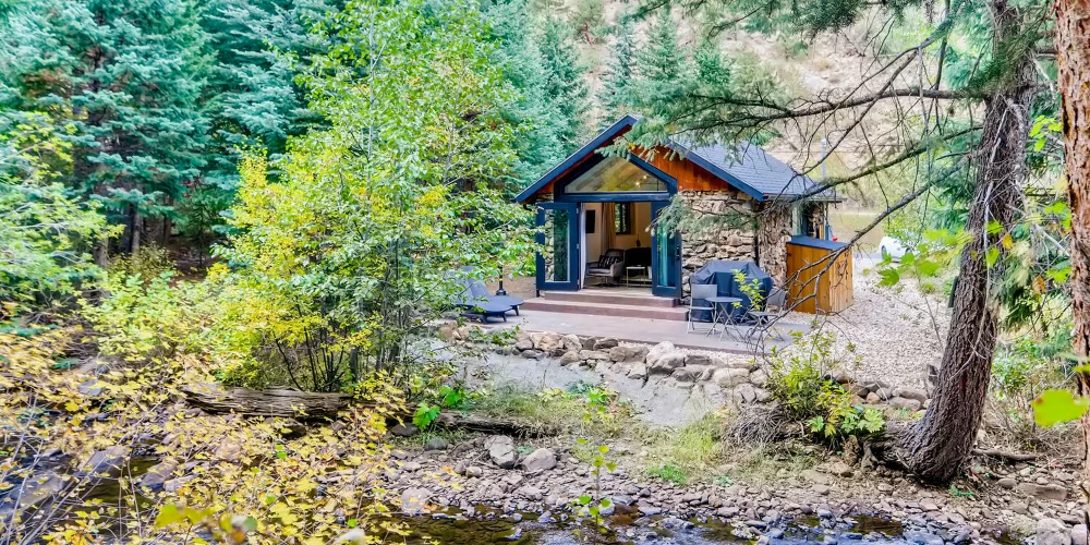 Water & Stone Cabins | 14-Keys | C-3 Zoning | Live Creek Frontage | 6.7 CAP