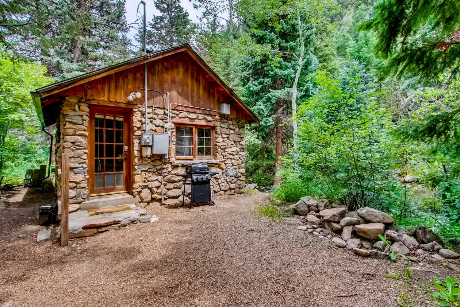 Water & Stone Cabins | 14-Keys | C-3 Zoning | Live Creek Frontage | 9.2 Proforma CAP