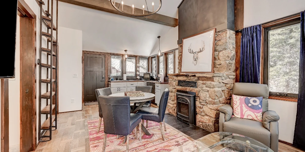 Water & Stone Cabins | 14-Keys | C-3 Zoning | Live Creek Frontage | 9.2 Proforma CAP