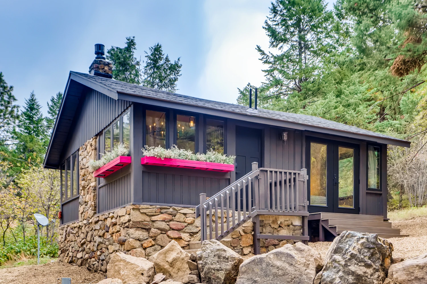 Water & Stone Cabins | 14-Keys | C-3 Zoning | Live Creek Frontage | 9.2 Proforma CAP