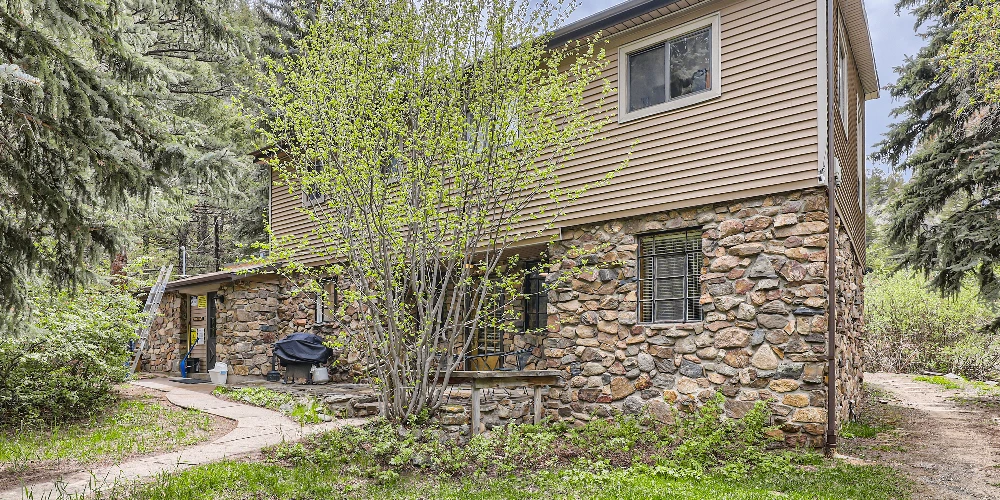 Water & Stone Cabins | 14-Keys | C-3 Zoning | Live Creek Frontage | 9.2 Proforma CAP
