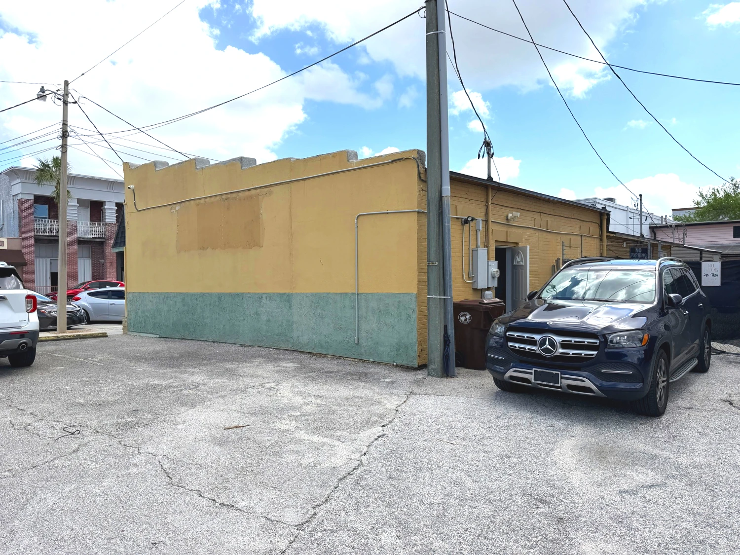 Downtown Kissimmee Commercial Opportunity with Parking